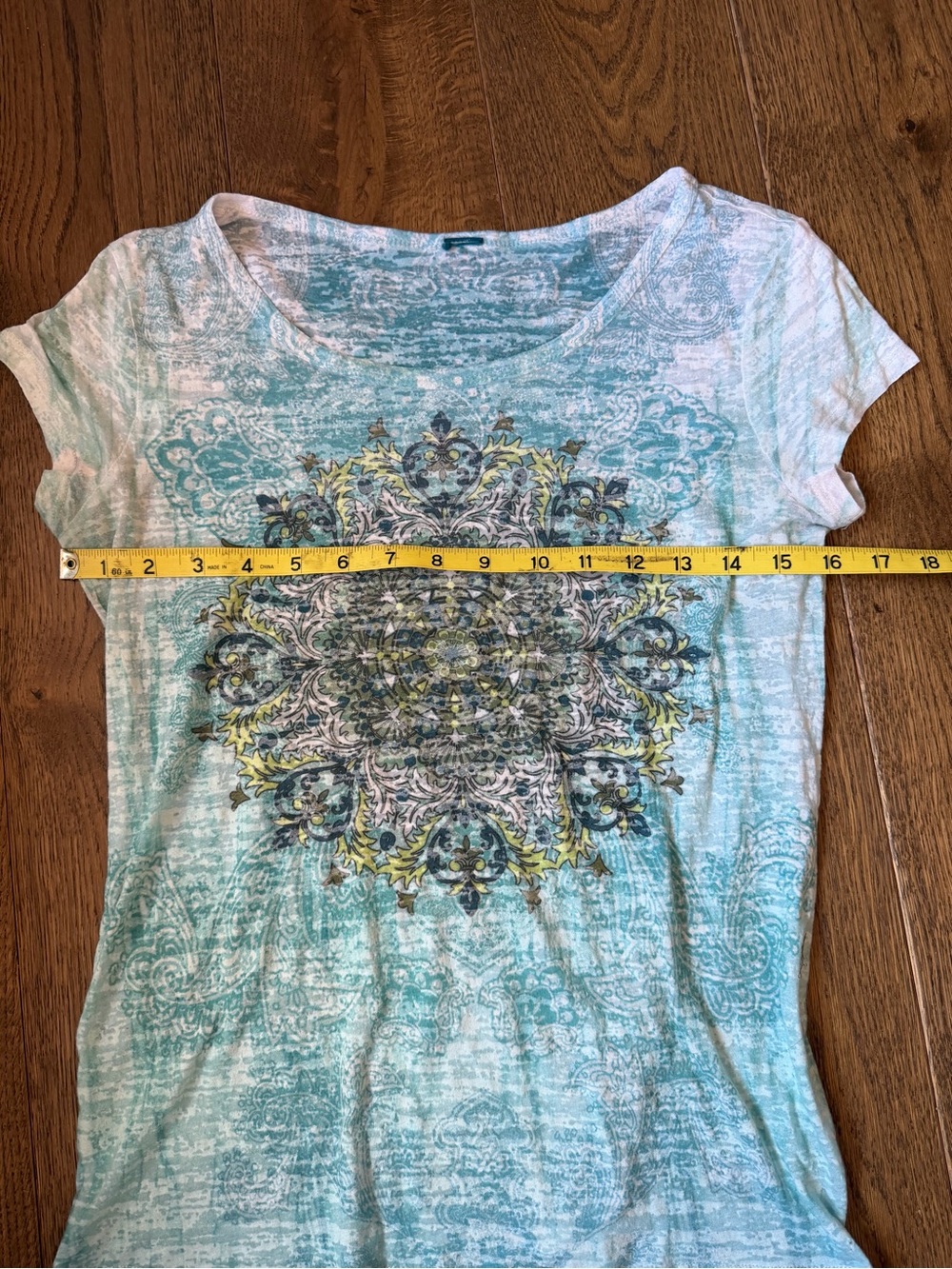 Whimsical Boho Short Sleeve Graphic Tee with Ornate Medallion Vintage Prana M - Picture 2 of 5